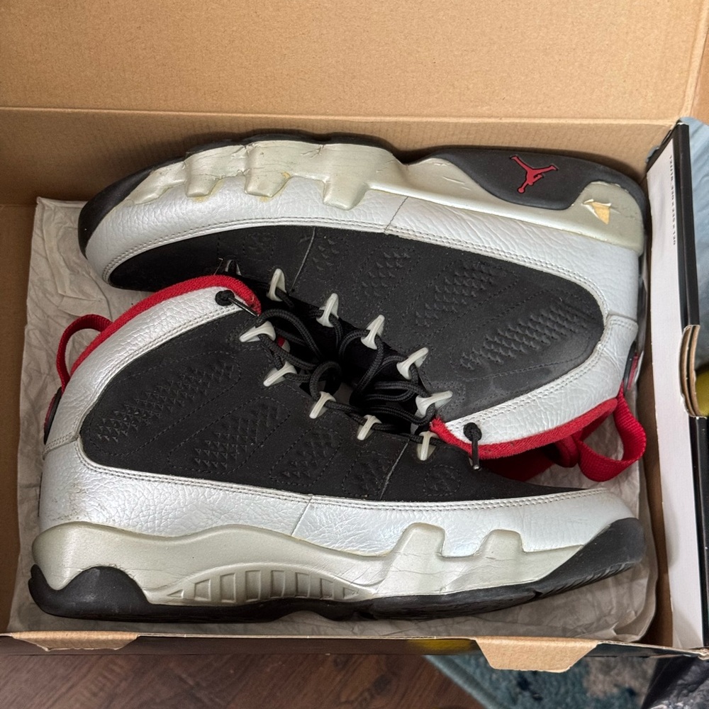 Jordan Men's Black, White, and Red Sneakers